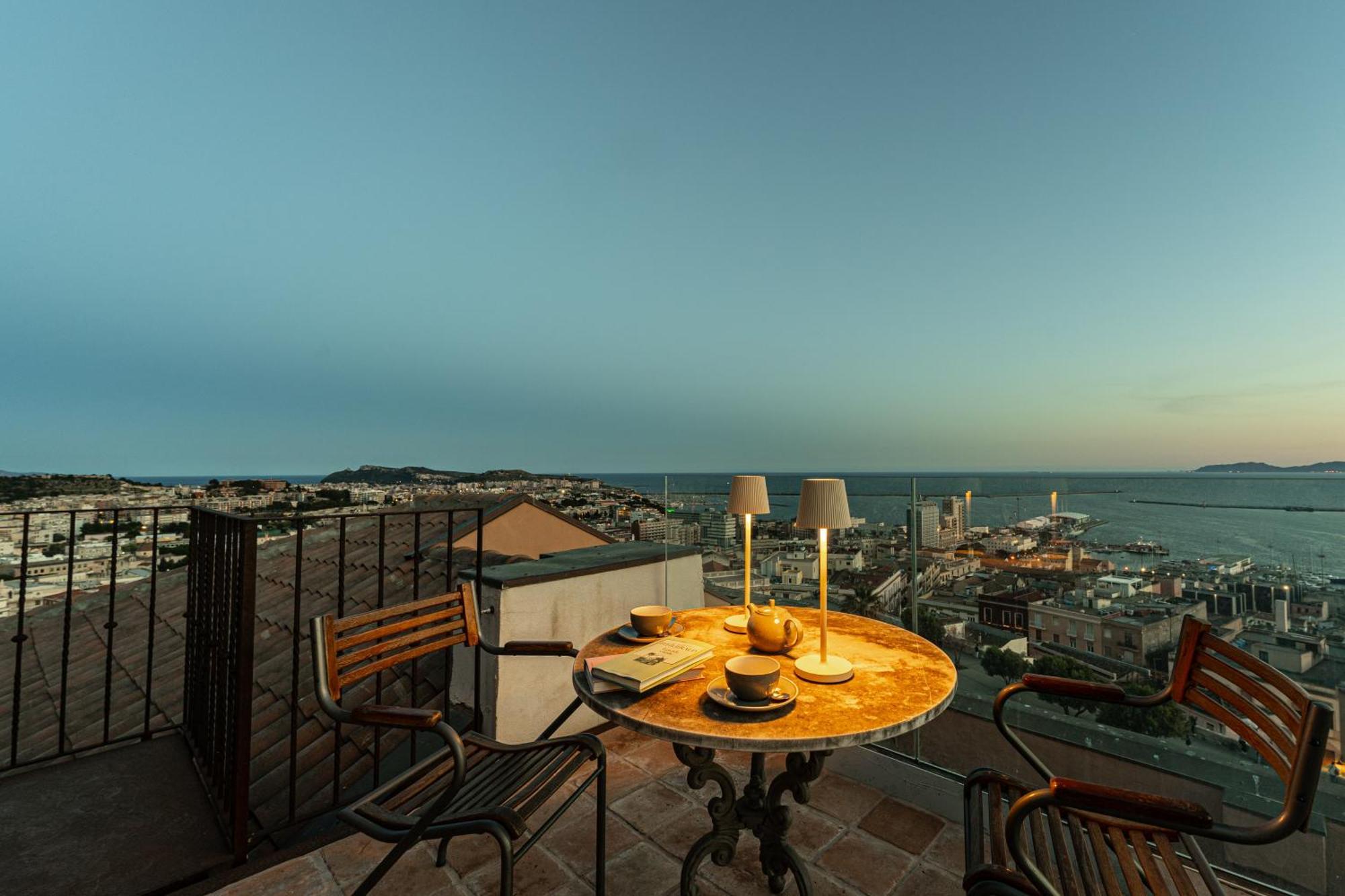 Palazzo Boyl 1840 Hotel Cagliari Exterior foto